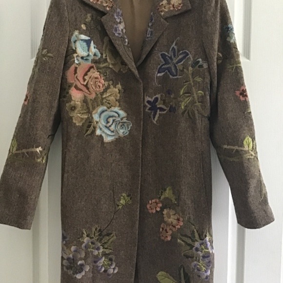 Fabulous light brown textured coat with beautiful embroidery size 6 (S) - Picture 2 of 15